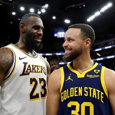 Affrontement de pointe, bataille NBA Lakers contre Warriors 2024